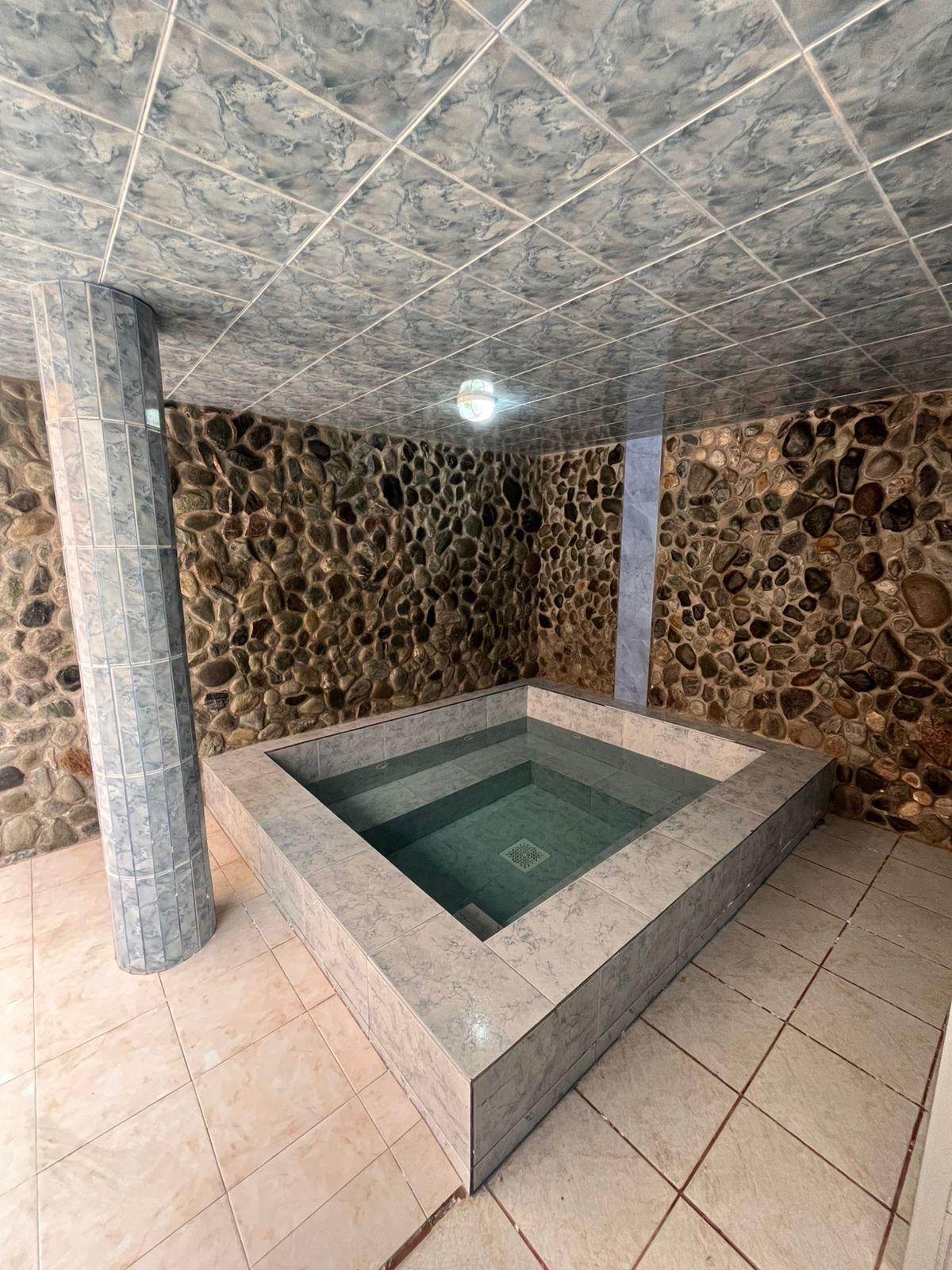 Amplia casa en venta (Sector Álamos 2)