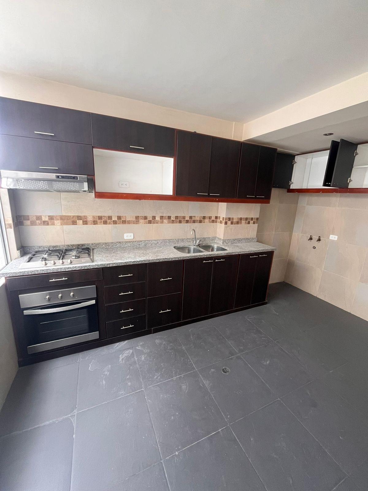 Amplio departamento en venta (sector Las Retamas)