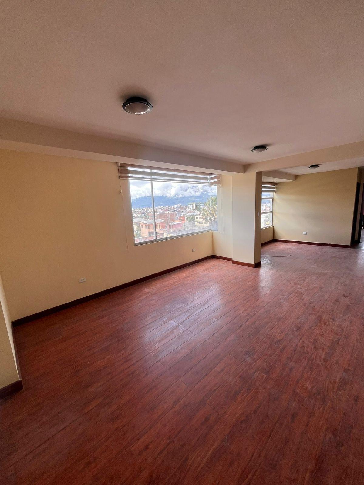 Amplio departamento en venta (sector Las Retamas)