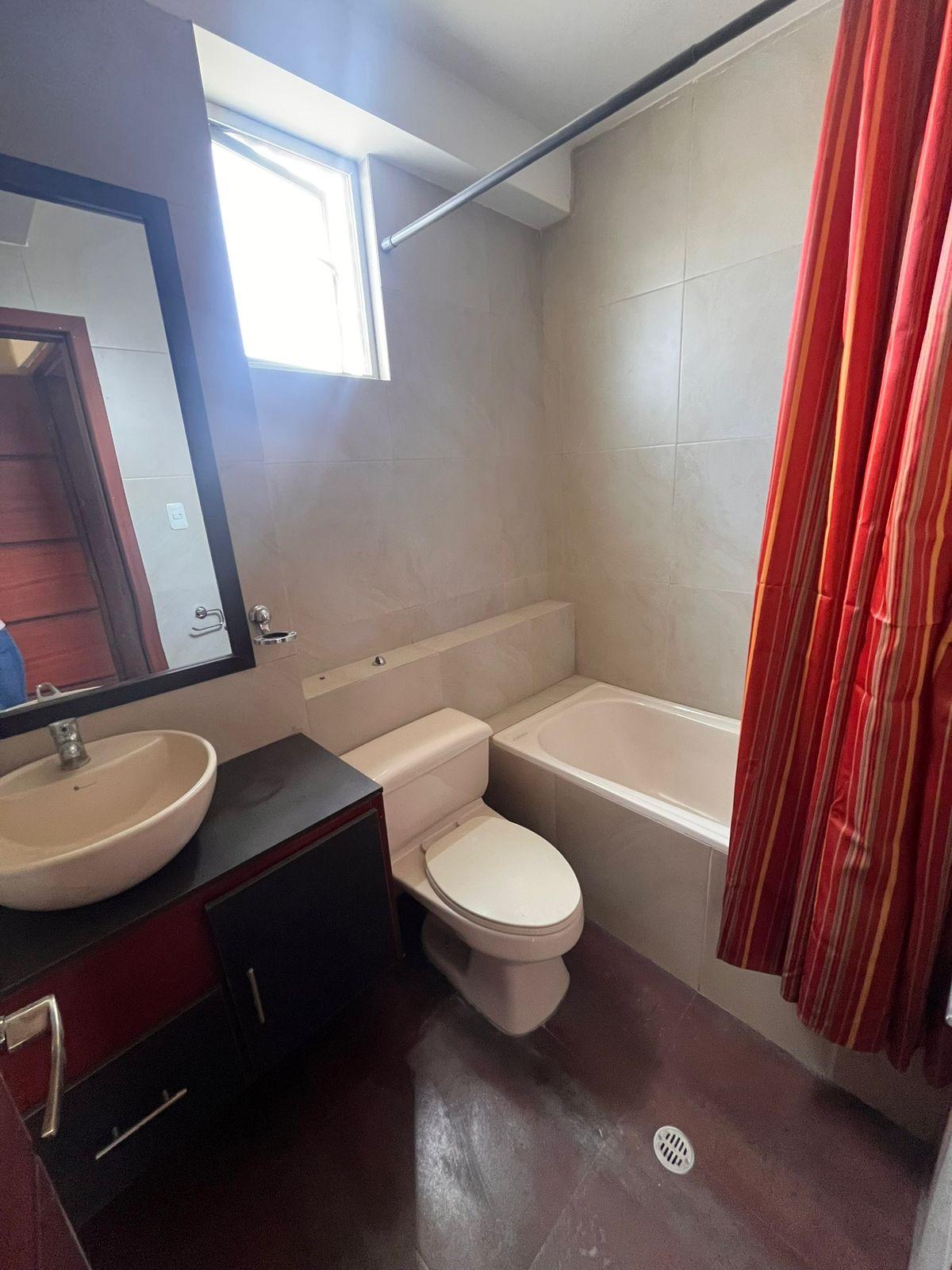 Amplio departamento en venta (sector Las Retamas)