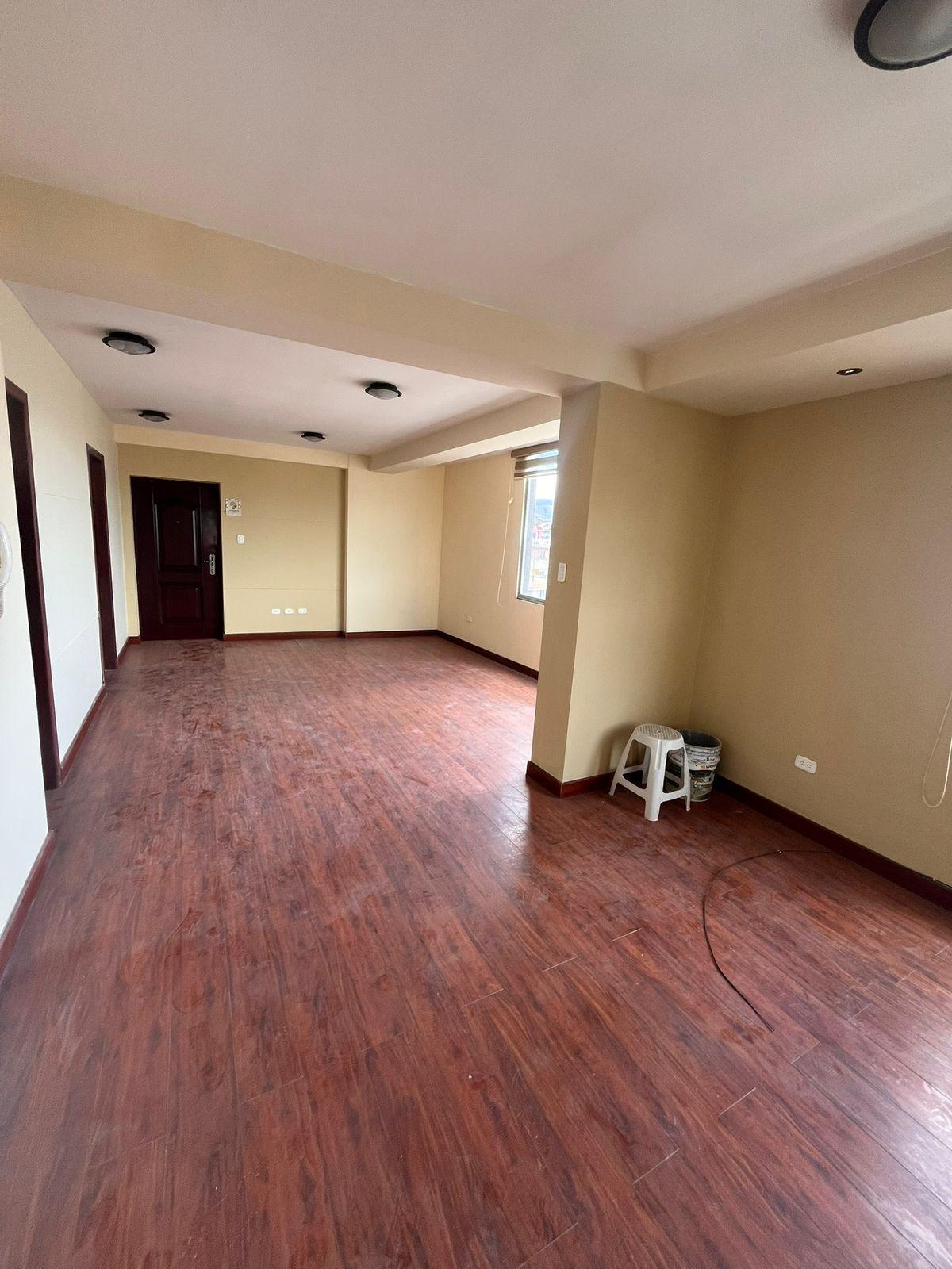 Amplio departamento en venta (sector Las Retamas)