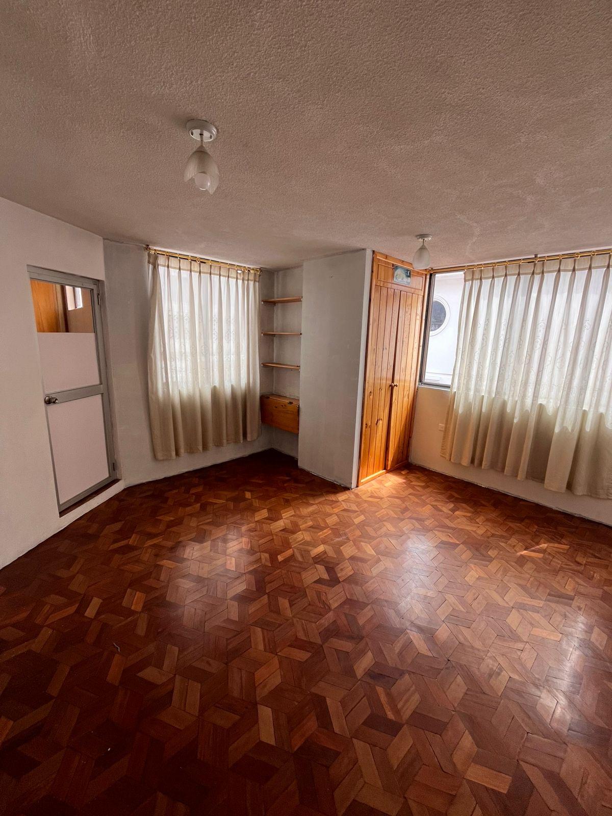 Amplia casa en venta (Sector Álamos 2)