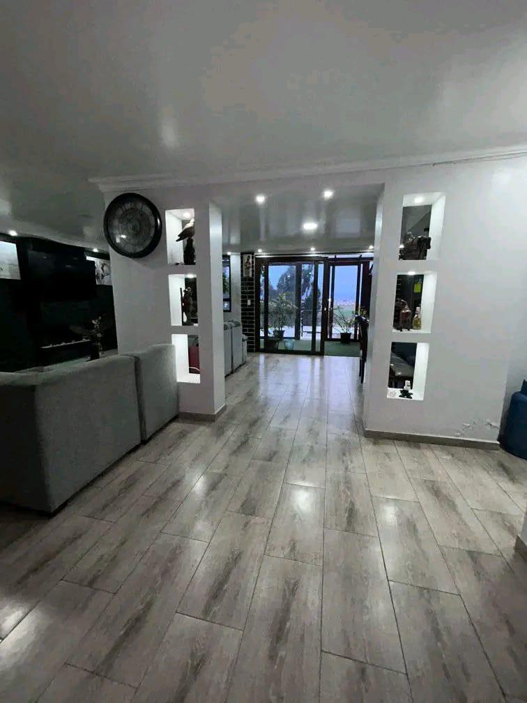Linda Casa con Piscina