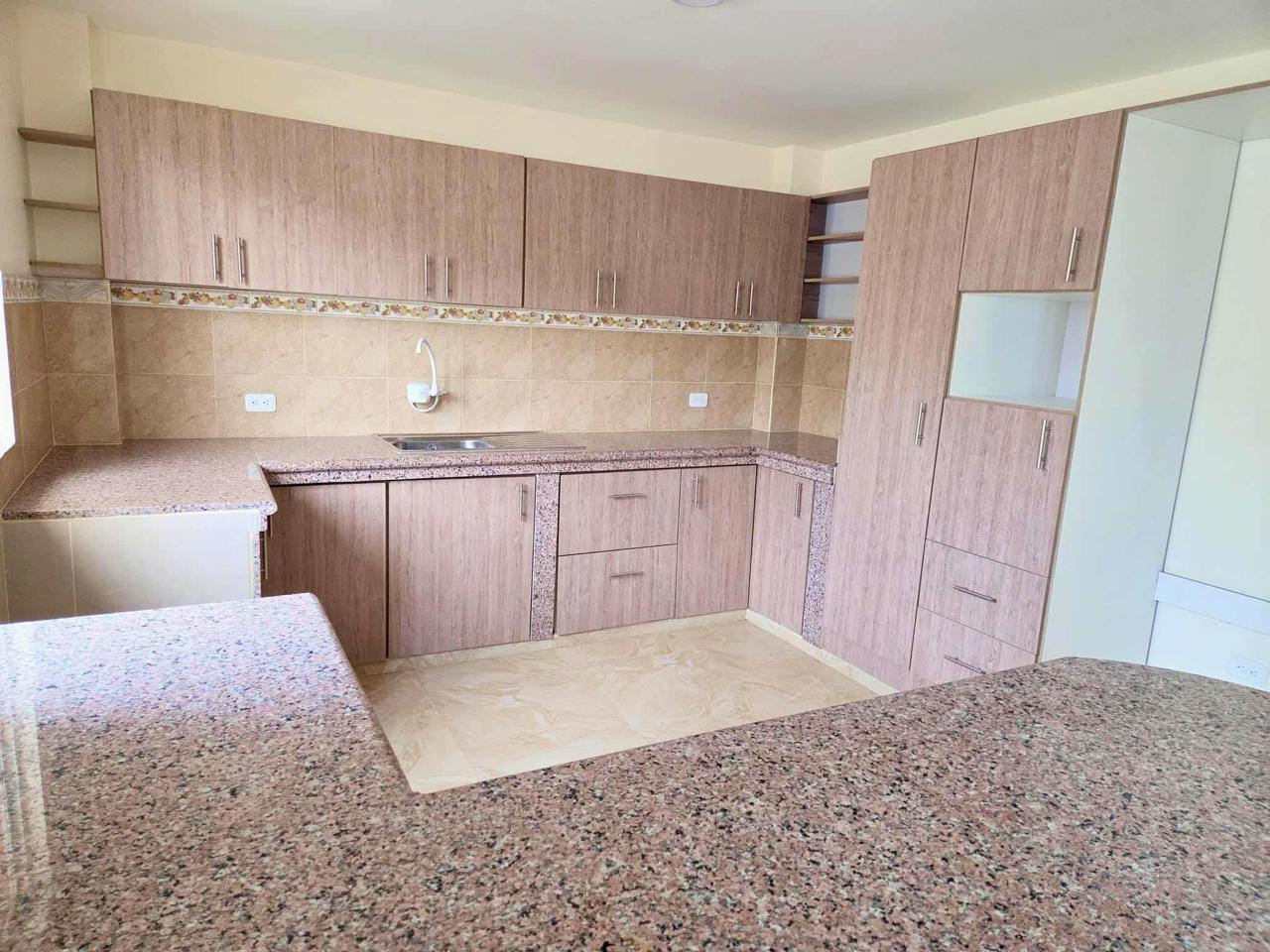 CASA EN VENTA NORTE DE RIOBAMBA